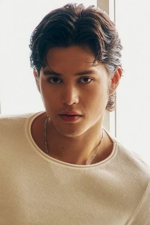 Kyle Echarri