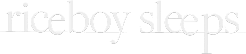 Рисовый мальчик спит