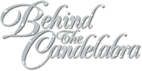 За канделябрами