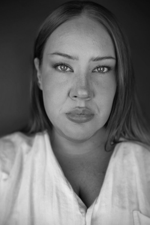 Бесси Холланд