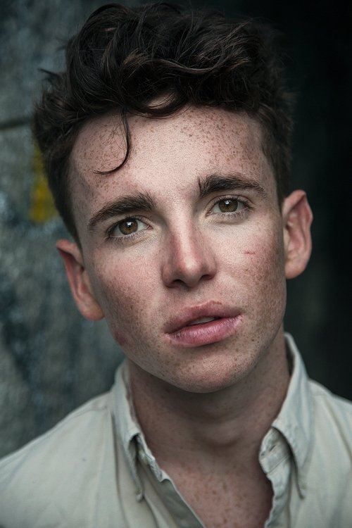 Лори Кинастон